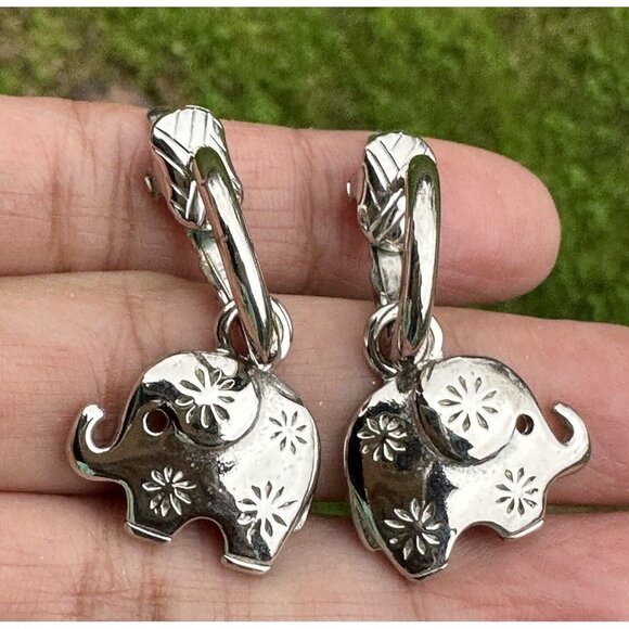 Vintage Trifari‎ Elephant Earrings Dangle  Filigree Floral Silver Tone Clip On - Picture 2 of 5